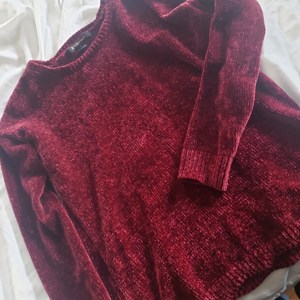 Sweater - Picture 4 of 6